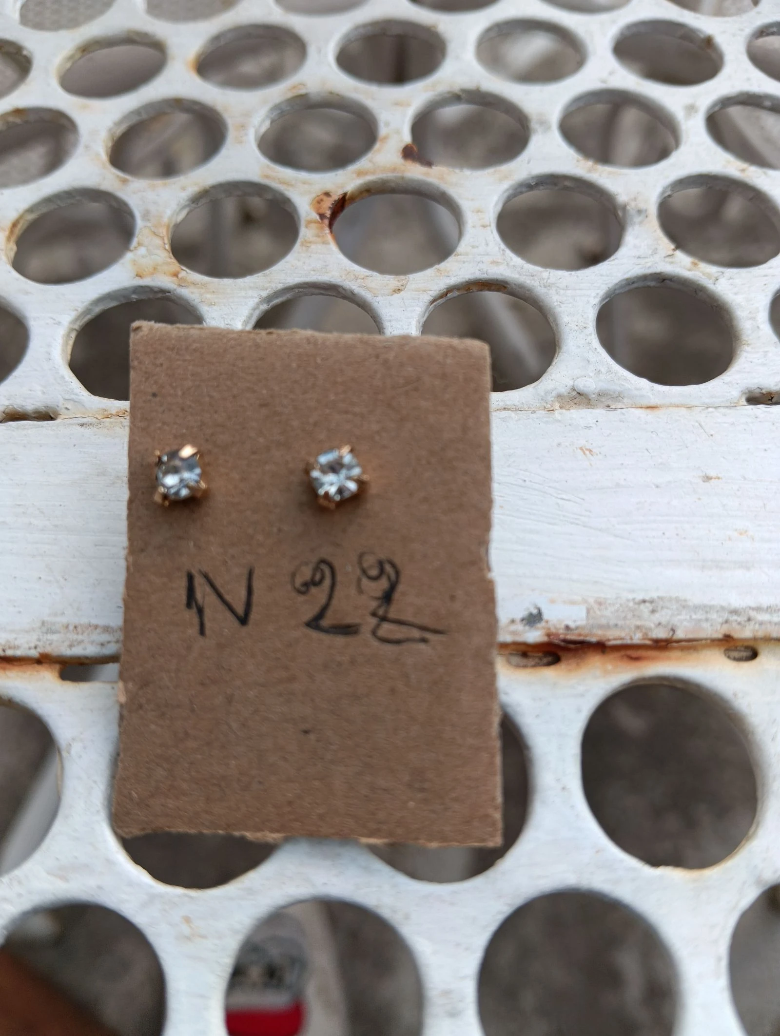 Paire de boucles d oreille strass neuve